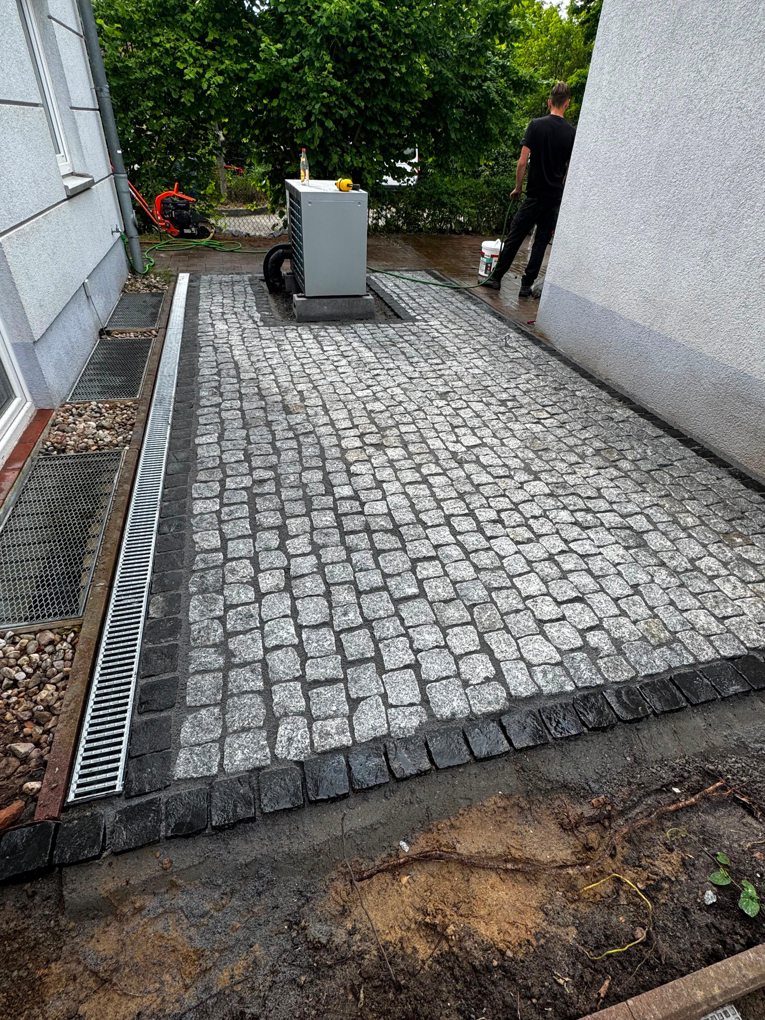 Steinplatten und befestigte Flaechen